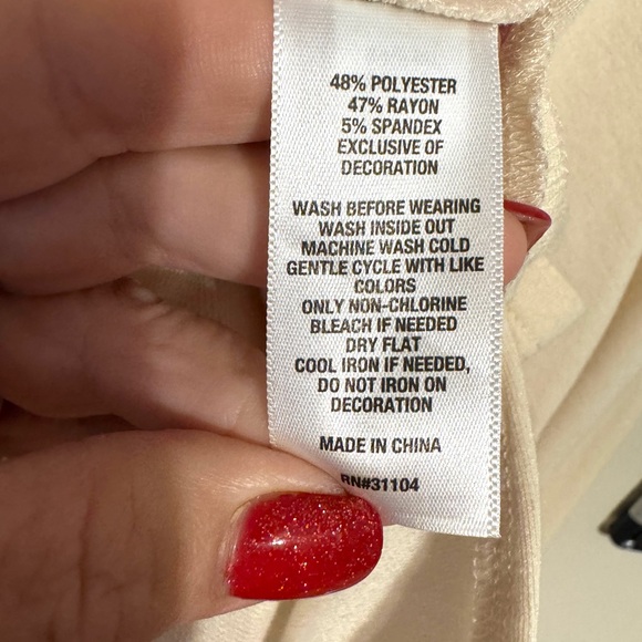 NWT    FUN!! Cream Lip Print Top    PLUS: 2X   #CL - Picture 8 of 11